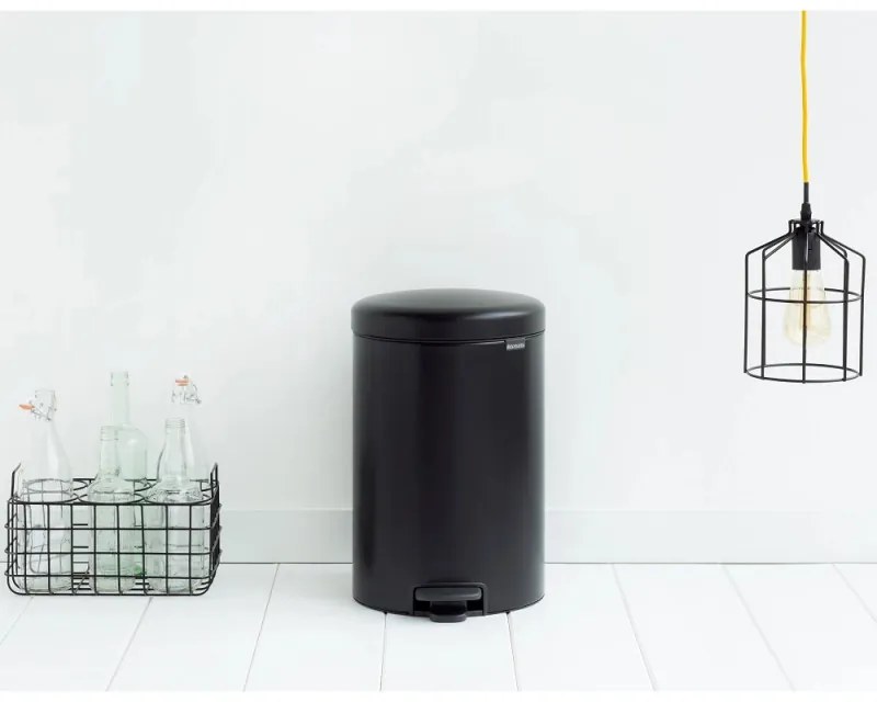 Κάδος με πεντάλ Brabantia NewIcon 649044, 20 l, Ομαλό κλείσιμο, Αντιολισθητική βάση, Μαύρο