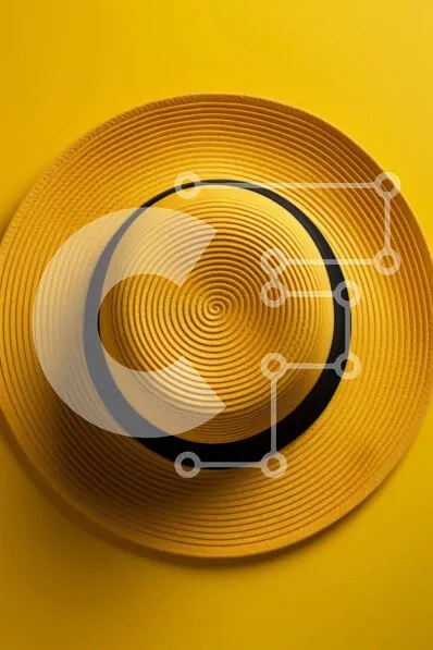 Intra Συλλεκτικό Ξύλινο Παζλ Plywood 4mm - Κομψό κίτρινο καπέλο σε κίτρινο φόντο Σε Ξύλινο Κουτί - Διαστάσεις Puzzle: 10x10 cm – 25 κομμάτια