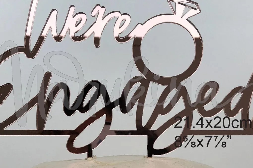 Σετ των 2 Intra απο ξύλο plywood 3mm-4mm πάχος – Είμαστε αρραβωνιασμένοι Cake Topper Δίασταση  20x20 cm INTRAFABR-33993187