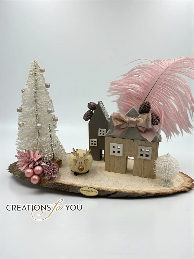 Χριστουγεννιάτικη Σύνθεση με σπιτάκια και Πούπουλο
