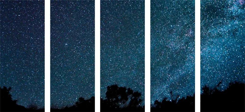 Εικόνα 5 μερών Γαλαξίας ανάμεσα στα αστέρια