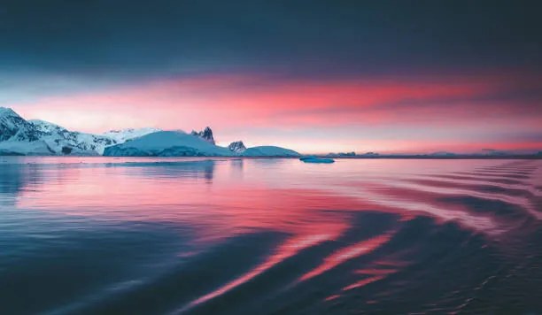 Φωτογραφία Stunning sunset on the Antarctic peninsula, David Merron Photography