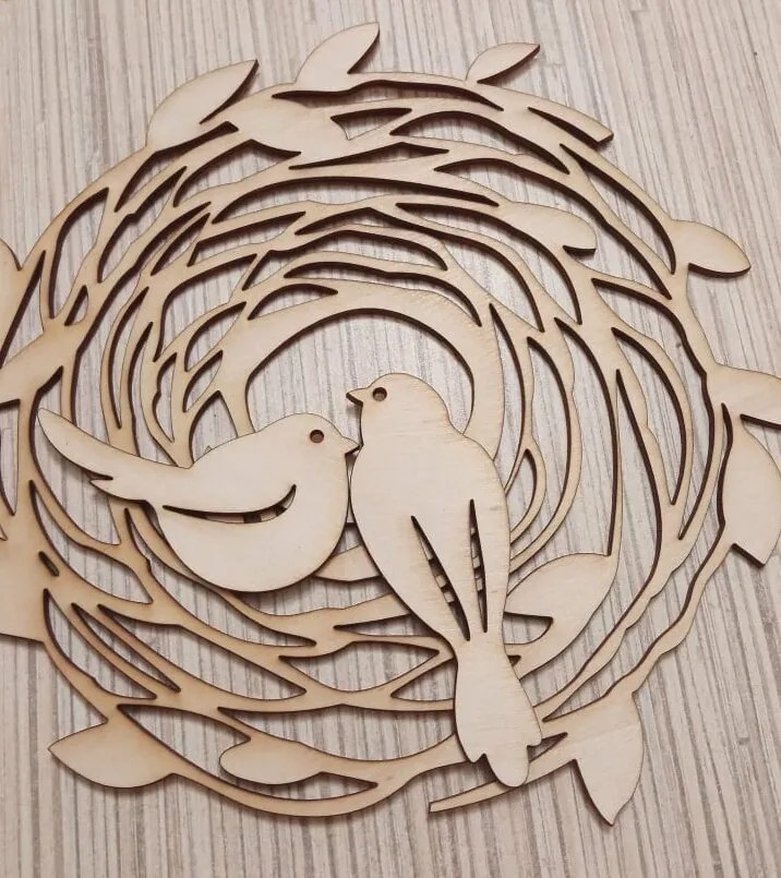 Intra απο ξύλο plywood 3mm-4mm πάχος – Ξύλινο πασχαλινό στεφάνι με πουλάκια για διακόσμηση 40x45 cm INTRAVECTRY-MY552423