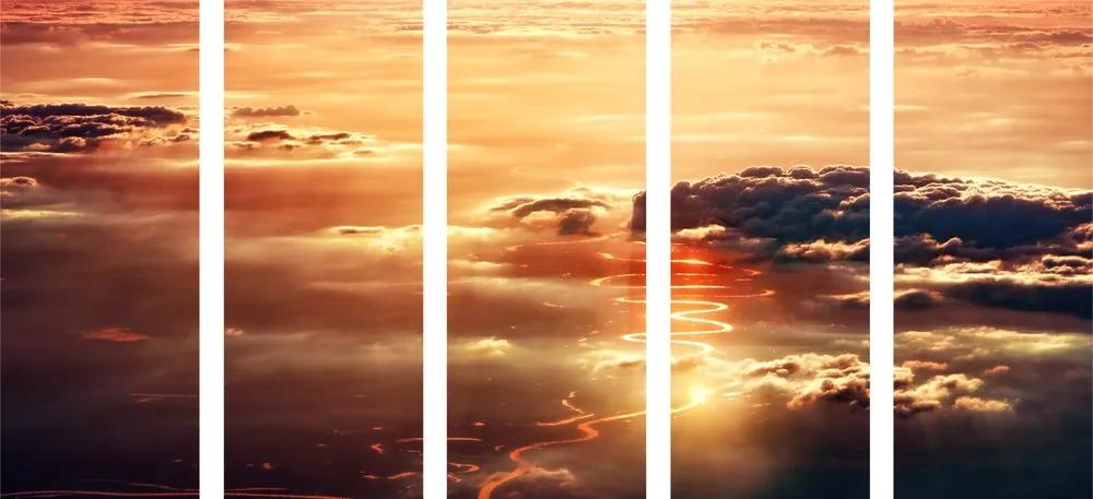 Εικόνα 5 μερών μαγευτικά σύννεφα