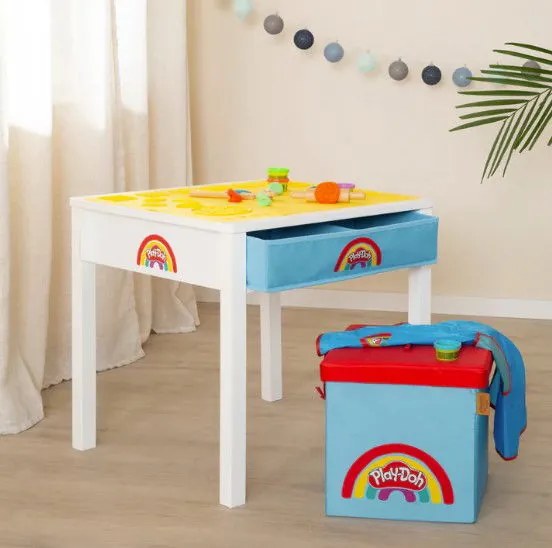 Τραπέζι με σκαμπό και αξεσουάρ Play-Doh