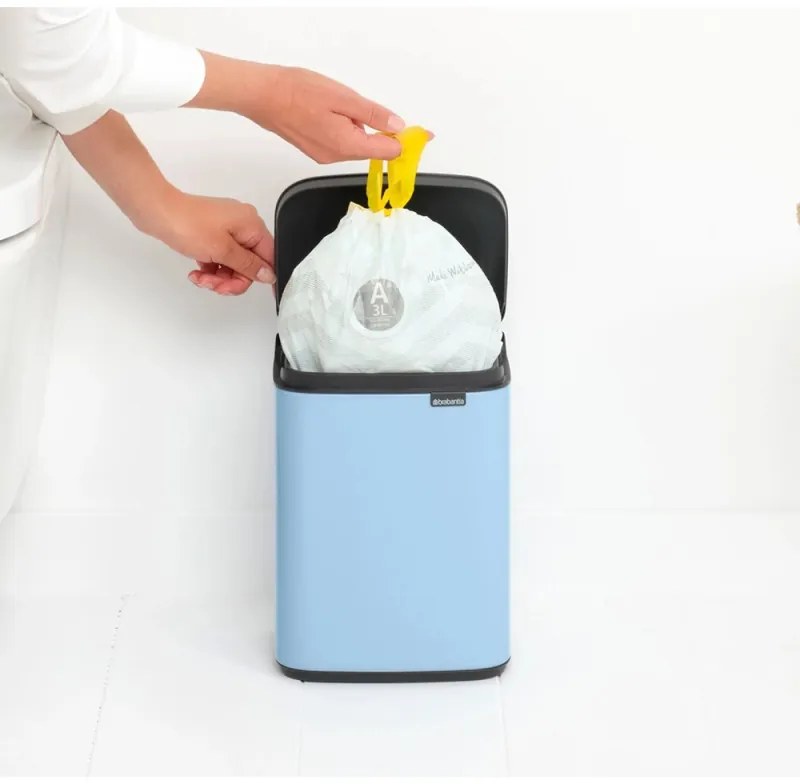 Κάδος Brabantia Bo Small 1006626, 4 L, Ομαλό και αθόρυβο άνοιγμα, Αντιολισθητική βάση, Μπλε ανοιχτόχρωμο