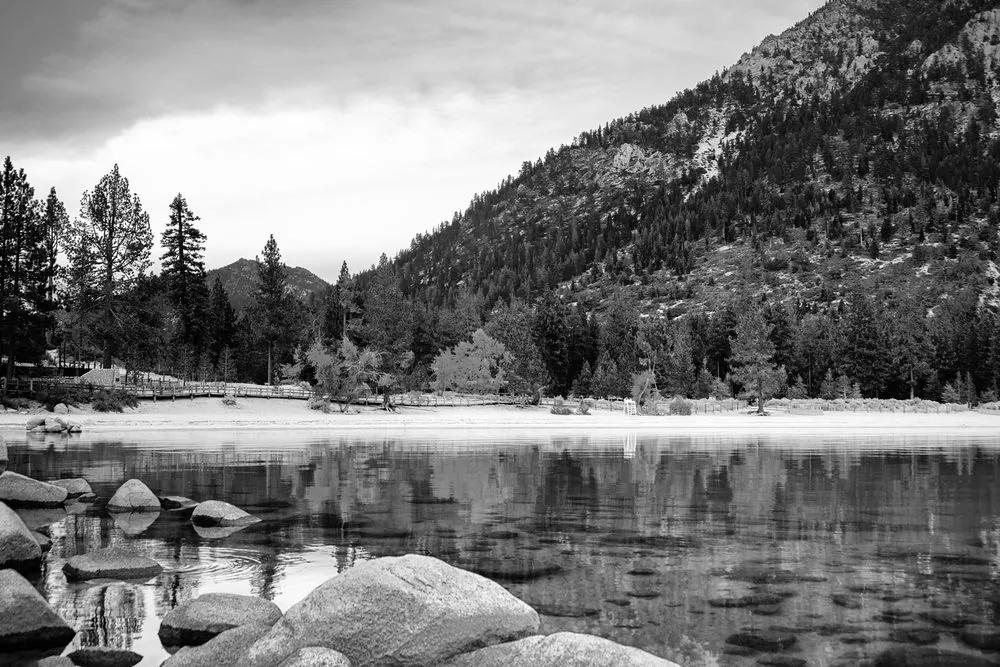Εικόνα λίμνης σε όμορφη φύση σε ασπρόμαυρο - 120x80