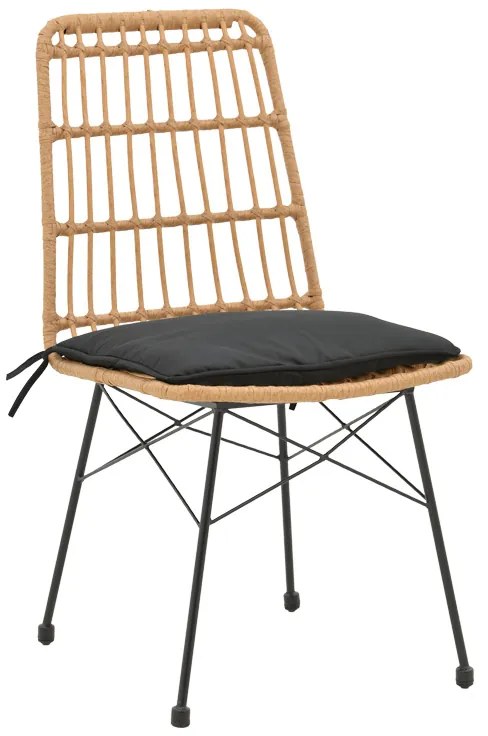 Καρέκλα Naoki pakoworld rattan σε φυσική απόχρωση με μαύρο μαξιλάρι και μεταλλικό μαύρο πόδι 45.5x59.5x89εκ