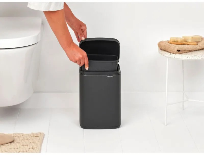 Κάδος Brabantia Bo Small 1008866, 4 L, Ομαλό και αθόρυβο άνοιγμα, Αντιολισθητική βάση, Ορυκτή επίστρωση, Σκούρο γκρι