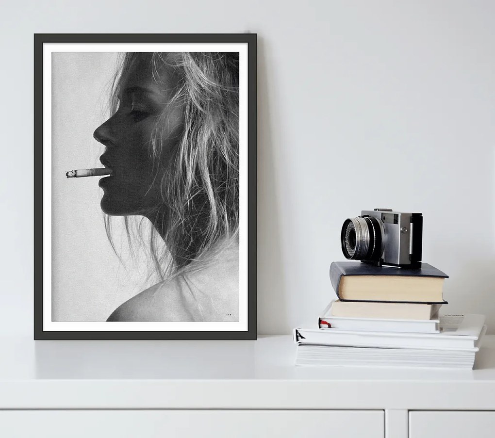 Πόστερ &amp;  Κάδρο Kate Moss Cigarette MV065 30x40cm Μαύρο Ξύλινο Κάδρο (με πόστερ)