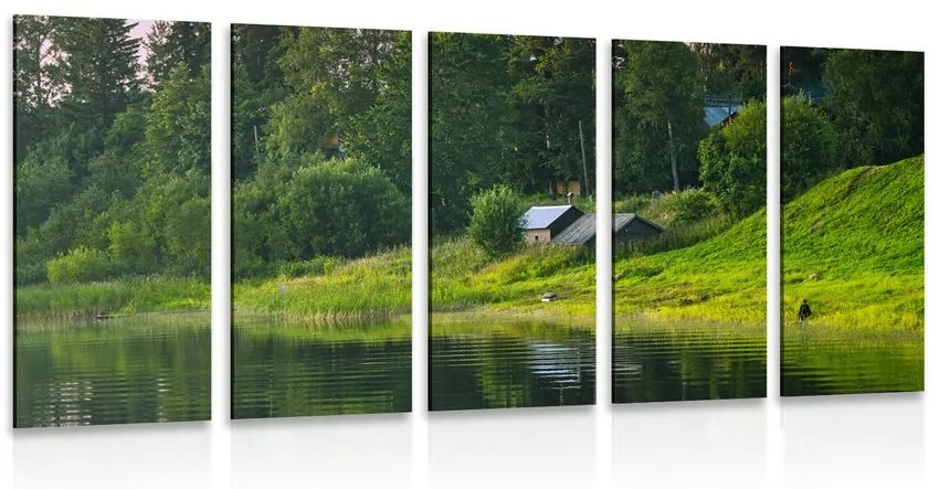 Εικόνα 5 μερών παραμυθένιων σπιτιών δίπλα στο ποτάμι