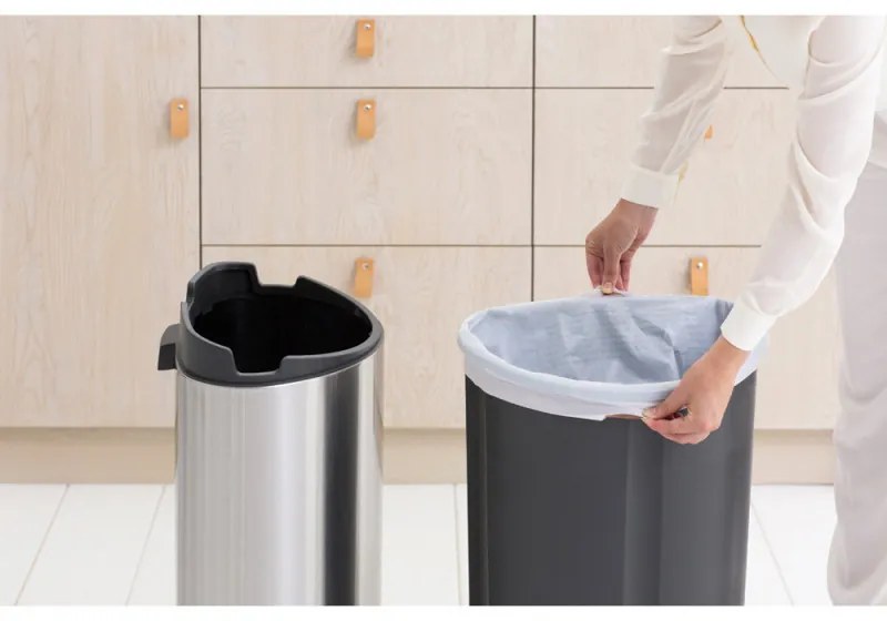 Κάδος Brabantia Touch Bin New 649733, 40 l, αθόρυβο και ομαλό κλείσιμο, επίπεδη πλάτη, Μαύρο