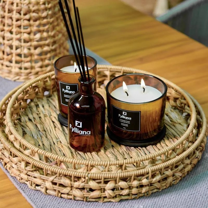 Αρωματικό Κερί FL6478 Fylliana &quot;Σανδαλόξυλο και Γιασεμί&quot; σε Γυάλινο Βάζο Καφέ Φ6,3x7,8 εκ. 6.3x6.3x7.8 εκ.