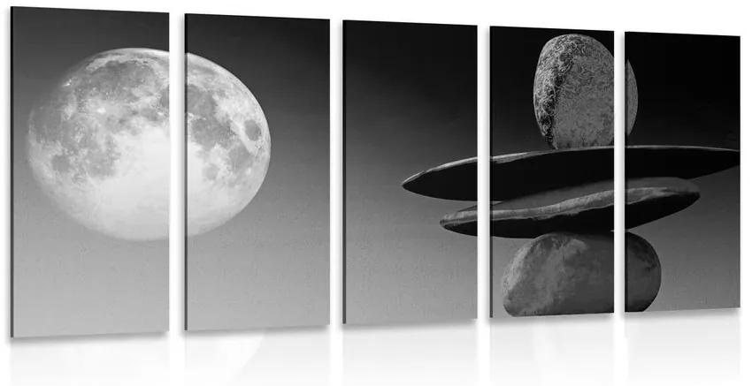 Εικόνα 5 μερών στοιβαγμένες πέτρες στο φως του φεγγαριού σε ασπρόμαυρο - 200x100