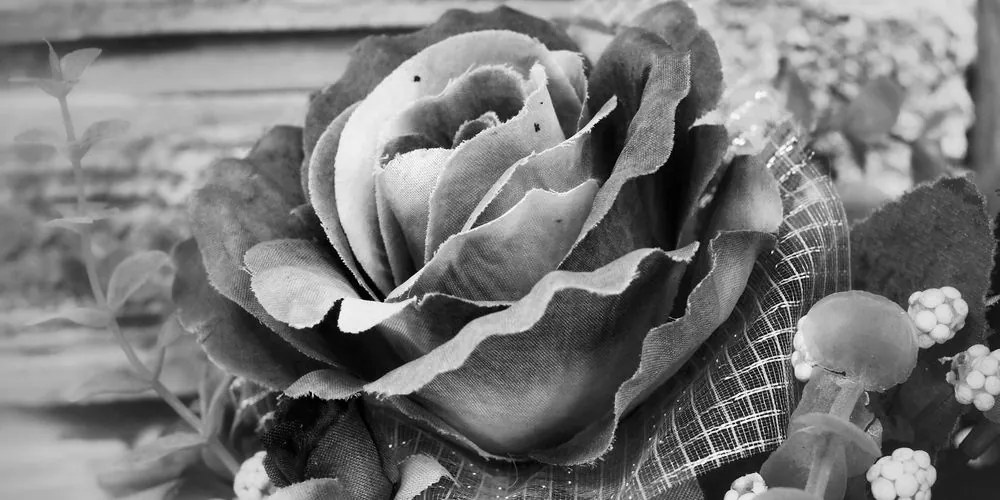Εικόνα κομψού vintage τριαντάφυλλου σε ασπρόμαυρο σχέδιο