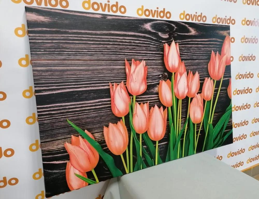 Εικόνα με γοητευτικές πορτοκαλί τουλίπες σε ξύλινο φόντο - 90x60
