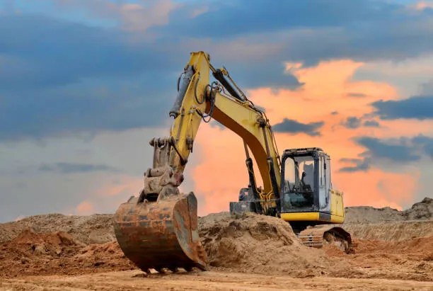 Εικονογράφηση Excavator working on earthmoving at open, Maksim Safaniuk