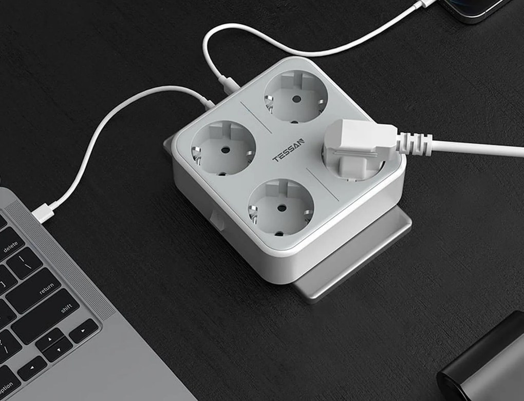 Επιτοίχιο Πολύπριζο Tessan TS-302-DE-C με διακόπτη On/Off - 4x Schuko, 2x USB-A, 1x USB-C - Λευκό