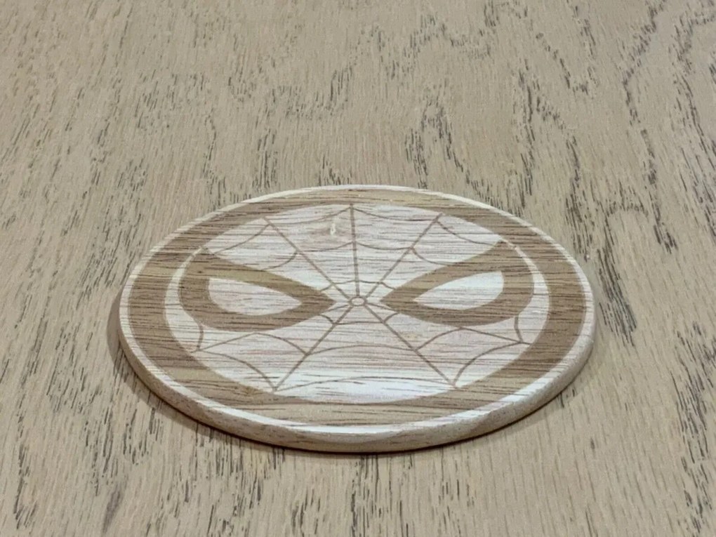 Intra απο ξύλο plywood 3mm-4mm πάχος - Σουβέρ με λογότυπο Spider Man Δίασταση 30x30 cm Intraeaxys-eo4q3e87