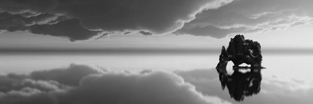 Απεικόνιση βράχου κάτω από τα σύννεφα σε ασπρόμαυρο - 150x50