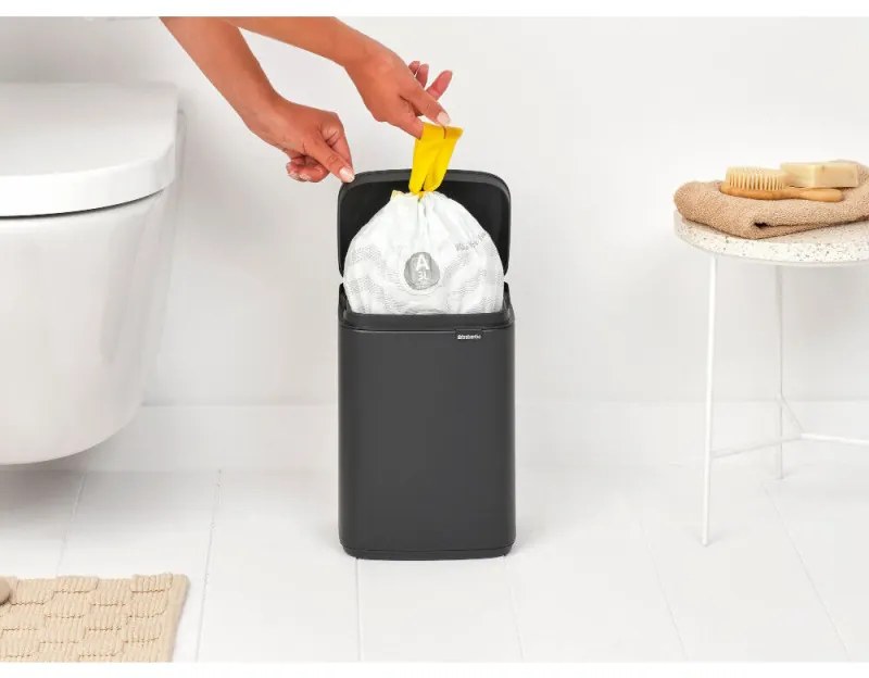 Κάδος Brabantia Bo Small 1008866, 4 L, Ομαλό και αθόρυβο άνοιγμα, Αντιολισθητική βάση, Ορυκτή επίστρωση, Σκούρο γκρι