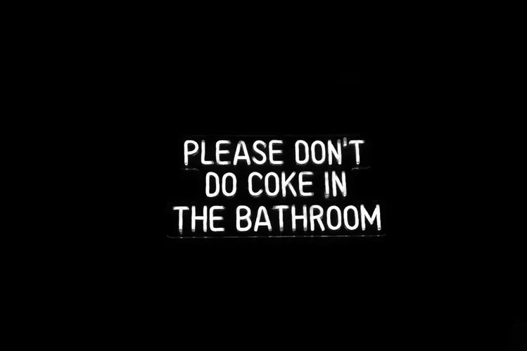 Εικονογράφηση Please Do Not Do Coke in the Bathroom, Del Mundo Imagery