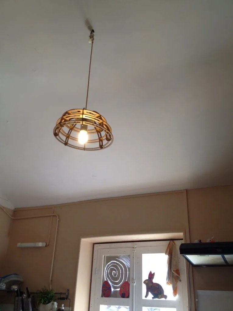 Intra απο ξύλο plywood 3mm-4mm πάχος - Ξύλινο κρεμαστό φωτιστικό Δίασταση 30x30 cm Intraeaxys-67wld8l1