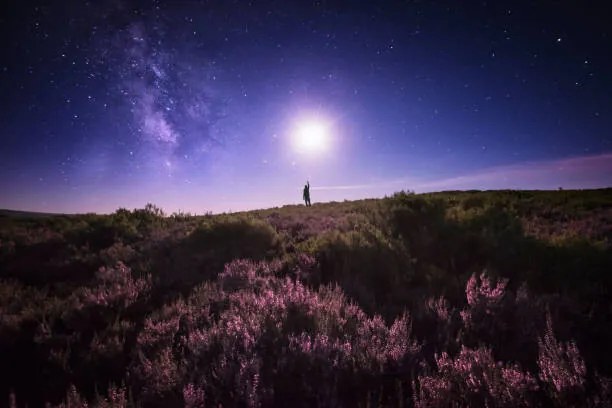 Φωτογραφία Touching the Moon and the Milky Way, Carlos Fernandez