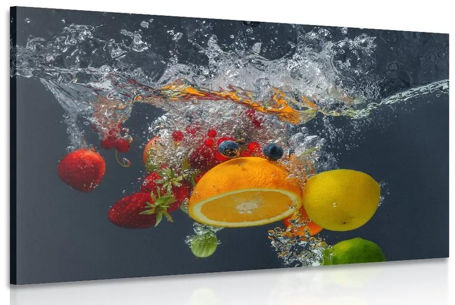 Εικόνα φρούτων στο νερό