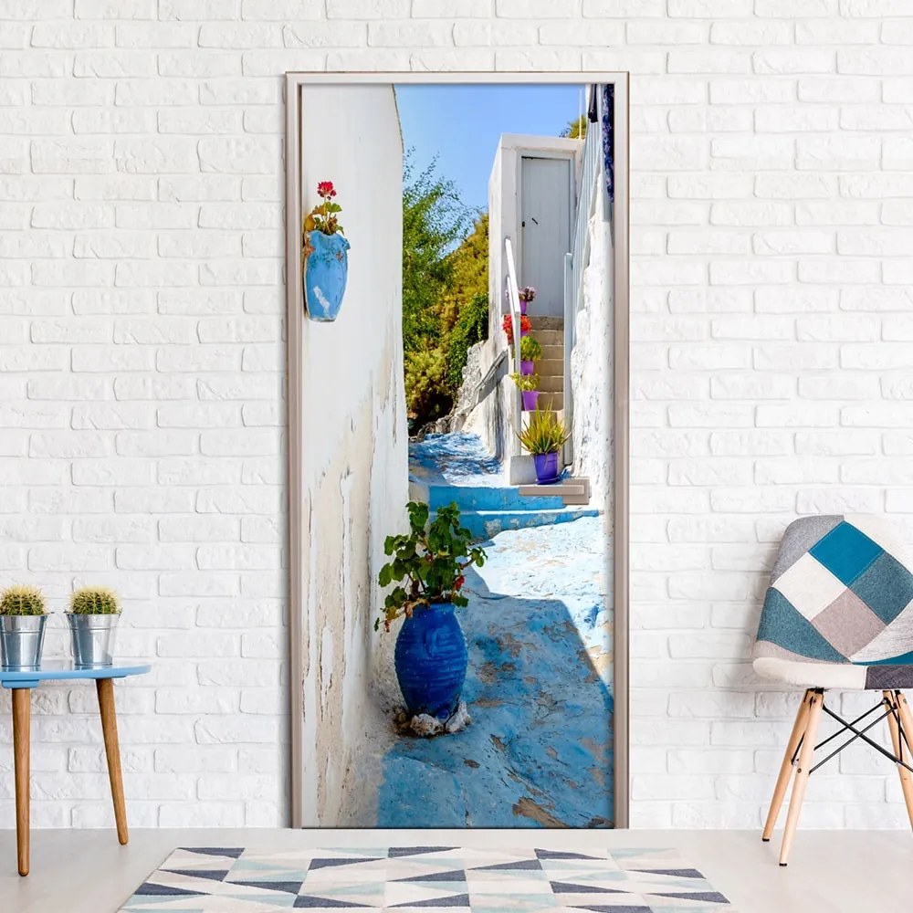 Φωτοταπετσαρία στην πόρτα με μοτίβο σοκάκι με μπλε πεζοδρόμιο - 100x210