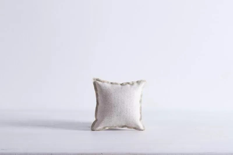 Beauty Home ΜΑΞΙΛΑΡΑΚΙ ΜΕ ΥΦΑΣΜΑ LUREX ΑΣΗΜΙ 10 x 10 cm