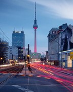 Φωτογραφία Berlin cityscape with road traffic, spreephoto.de