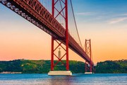 Φωτογραφία 25th of April Bridge Lisbon Portugal at Sunset, © Allard Schager