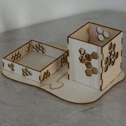 Intra απο ξύλο plywood 3mm-4mm πάχος – Κολλητική σημείωση κηρήθρας με μολυβοθήκη 10x10 cm INTRAVECTRY-MY551192