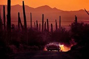 Εικονογράφηση Cowboy Cadillac in Desert by Kevin Cruff