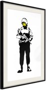 Αφίσα - Banksy: Smiling Copper - 40x60 - Μαύρο - Με πασπαρτού