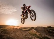 Φωτογραφία Motocross rider performing high jump at sunset., skynesher