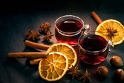 Φωτογραφία Two glasses of mulled wine with, Andreas Modess