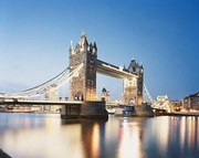 Φωτογραφία Tower Bridge and city of London at dusk, Gary Yeowell