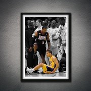 Πόστερ &amp; Κάδρο Allen Iverson SNK205 30x40cm Μαύρο Ξύλινο Κάδρο (με πόστερ)