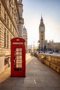 Φωτογραφία A classic, red telephone booth in, SHansche