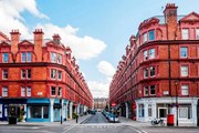 Φωτογραφία Red townhouses in Marylebone, London, UK, © Marco Bottigelli