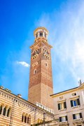 Φωτογραφία Torre dei Lamberti on Piazza dei, Westend61