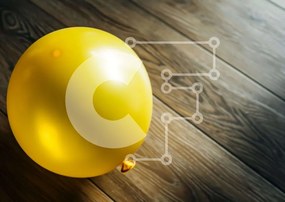 Intra Συλλεκτικό Ξύλινο Παζλ Plywood  4mm - Μονό κίτρινο μπαλόνι σε ξύλινο πάτωμα Σε Ξύλινο Κουτί - Διαστάσεις: 10x10 cm – 25 κομμάτια