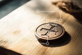 Intra Συλλεκτικό Ξύλινο Παζλ Plywood  4mm - Χαραγμένο ξύλινο νόμισμα με αρχαίο σύμβολο Σε Ξύλινο Κουτί - Διαστάσεις: 10x10 cm – 25 κομμάτια