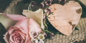 Εικόνα τριαντάφυλλο και καρδιά σε vintage σχέδιο