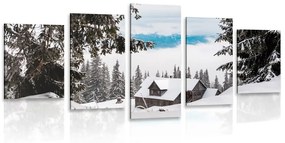 Ξύλινο σπίτι 5 τμημάτων με εικόνα δίπλα στα χιονισμένα πεύκα