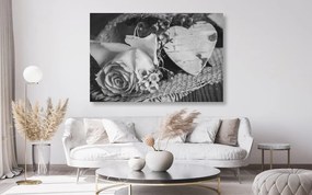 Εικόνα ενός τριαντάφυλλου και μιας καρδιάς σε γιούτα σε μαύρο & άσπρο - 60x40