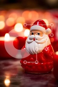 Intra Συλλεκτικό Ξύλινο Παζλ Plywood 4mm - Ειδώλιο Άγιου Βασίλη σε κόκκινα κηροπήγια Σε Ξύλινο Κουτί - Διαστάσεις Puzzle: 10x10 cm – 25 κομμάτια