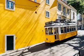 Φωτογραφία Yellow tram moving past yellow building, Alexander Spatari